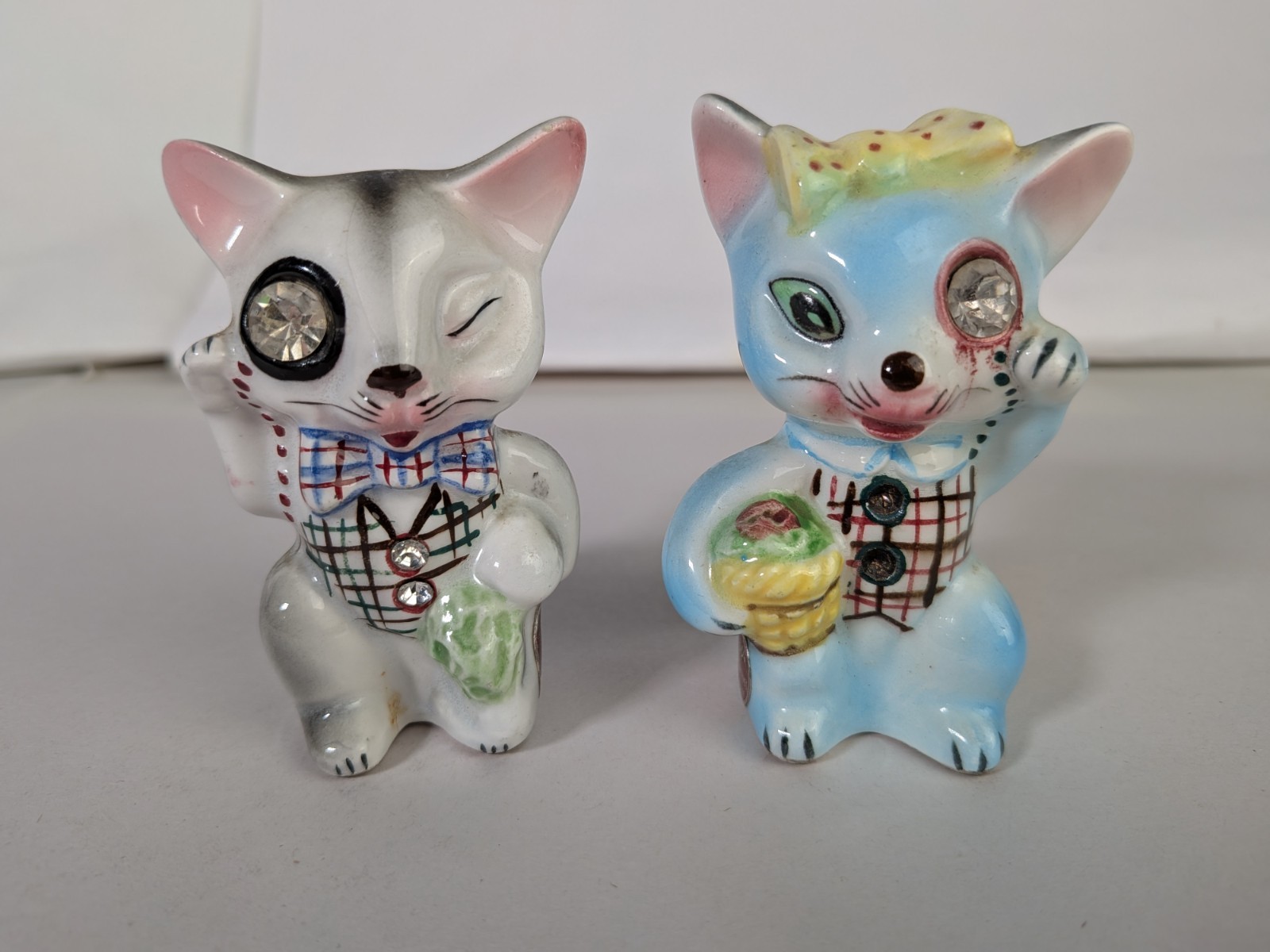 Vintage Kitsch Lefton Cat Detective Gem Eye Anthropomorphic Salt Pepper Shakers
