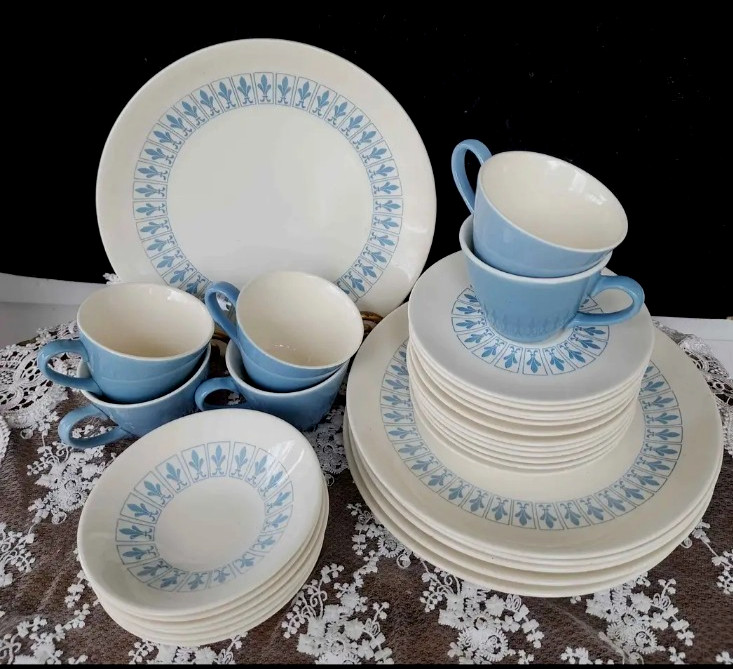 VTG Homer Laughlin RICHELIEU Blue Fleur de Lis Dinnerware Set (29) VTG Homer Laughlin RICHELIEU Blue Fleur de Lis Dinnerware Set (29)