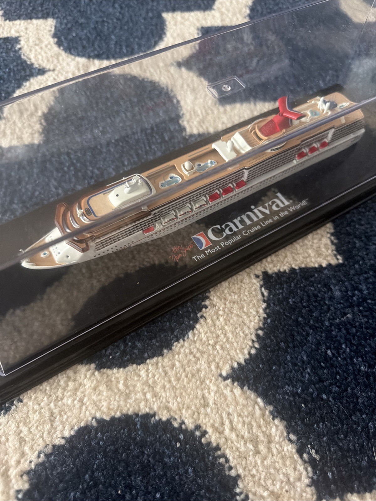 1/1250 Dragon Waves Carnival Cruise Ship Carnival Pride New Condition