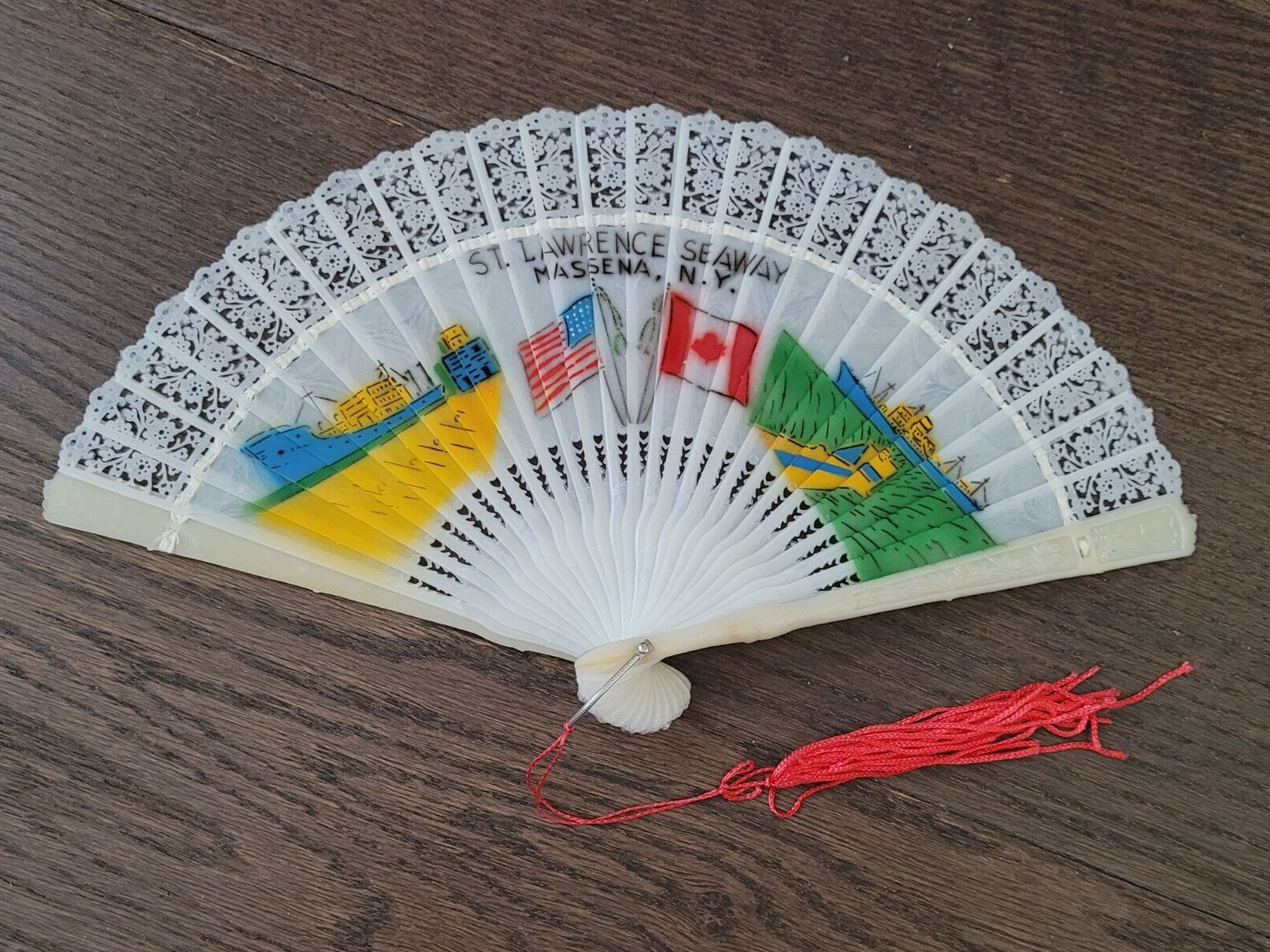 Vintage 1970\'s St. Lawrence Seaway Massena New York Celluloid Souvenir Fan VGUC