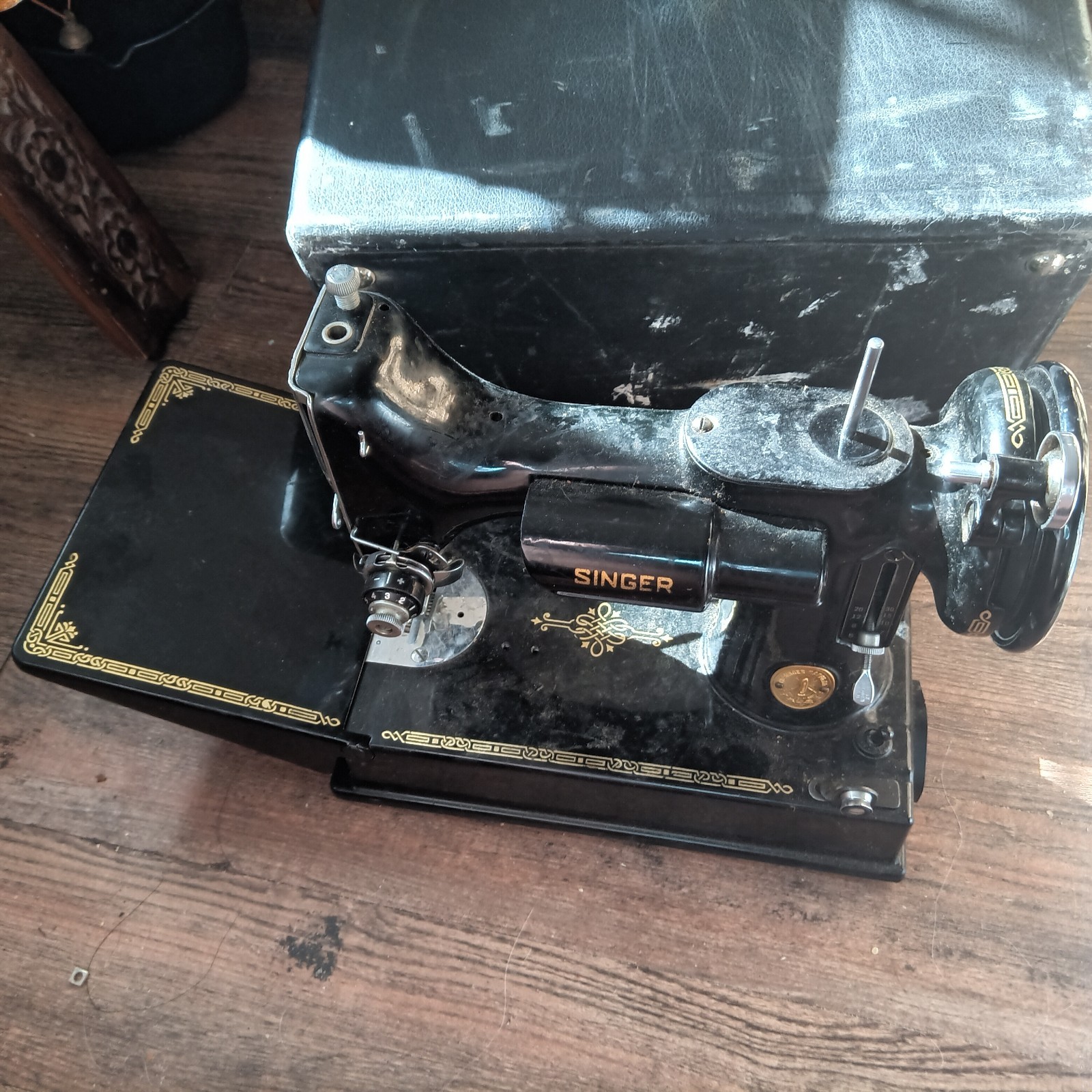1947 Portable Singer 221-1 Featherweight Electric Sewing Machine With Case