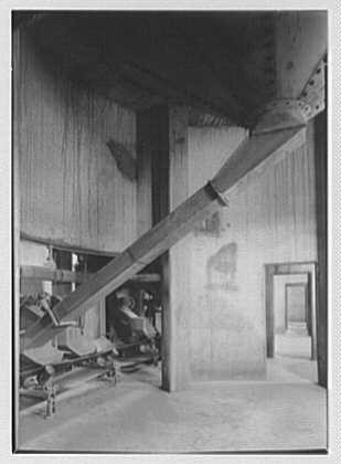 Photo:Shakopee Minnesota Rahr Malting Co 1900s Malting Bin Interior