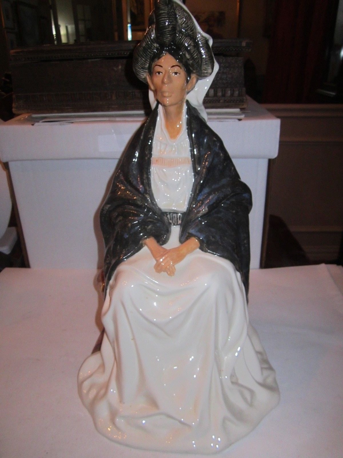 VTG MASSIVE CERAMIC FIGURINE - WOMAHN SEATED - 17\ VTG MASSIVE CERAMIC FIGURINE - WOMAHN SEATED - 17\