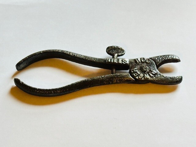 Antique Vintage HILLS Hog Ringer Pliers Pat. Aug. 1872