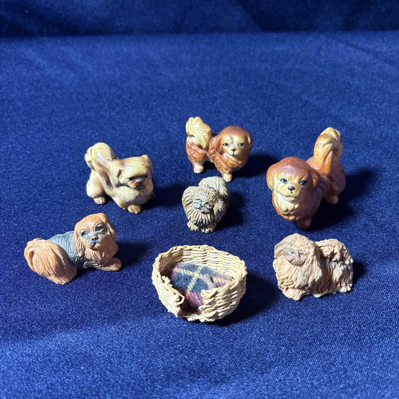 Vintage Pekingese Mini Figurines lot of 6 and a mini doggy bed. Vintage Pekingese Mini Figurines lot of 6 and a mini doggy bed.