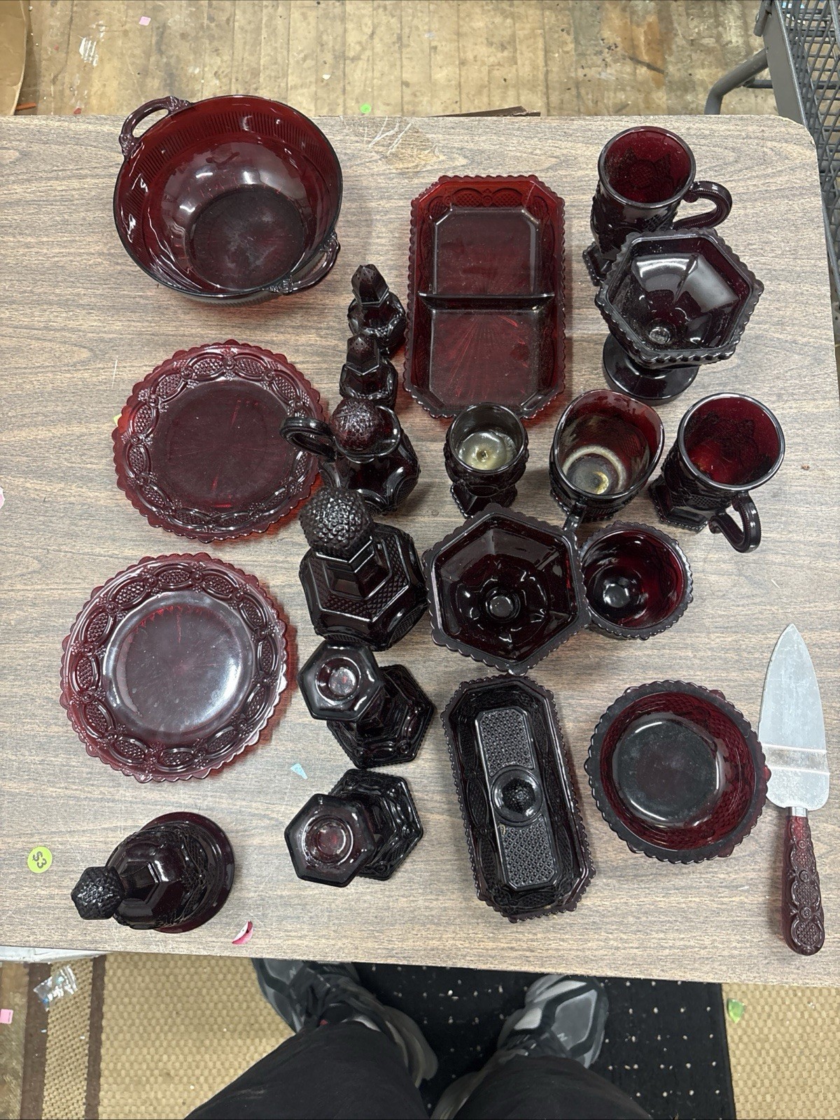 Avon 1876 the Cape Cod Collection Set Of 21 Vampire, Red Glass ￼