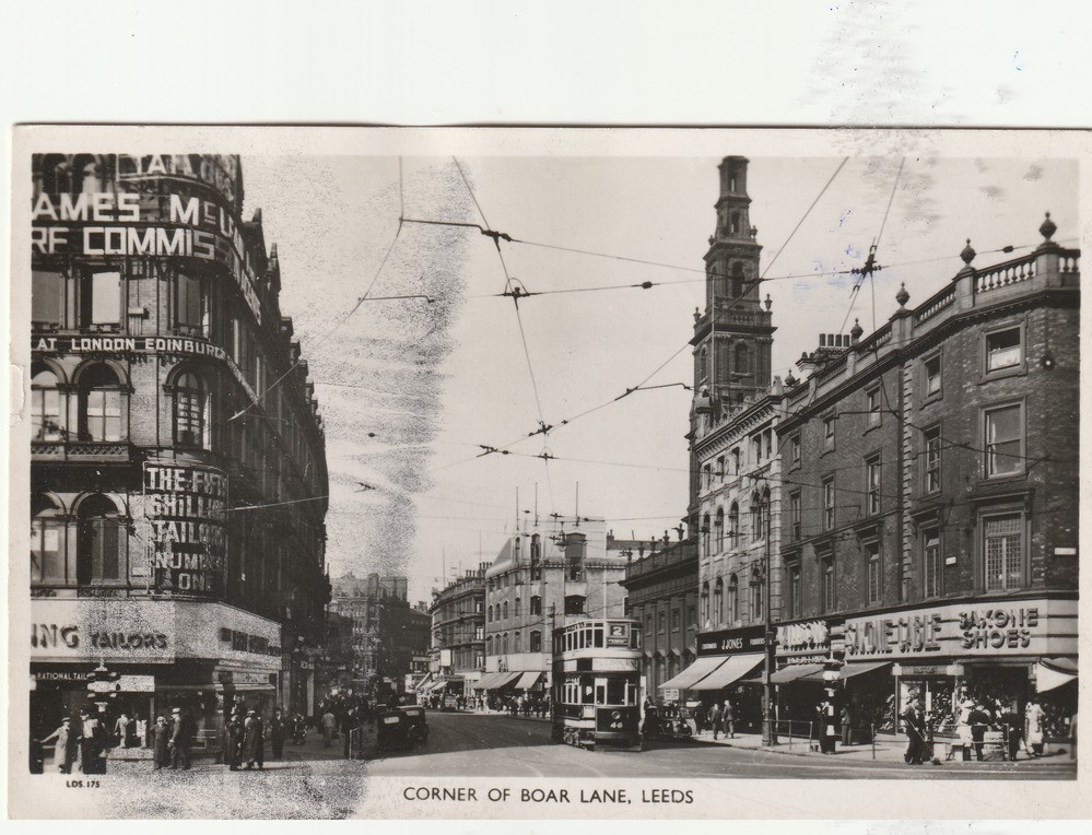 AK Leeds / GB - AK shows the shopping street (BOAR LANE) in Leeds - really used