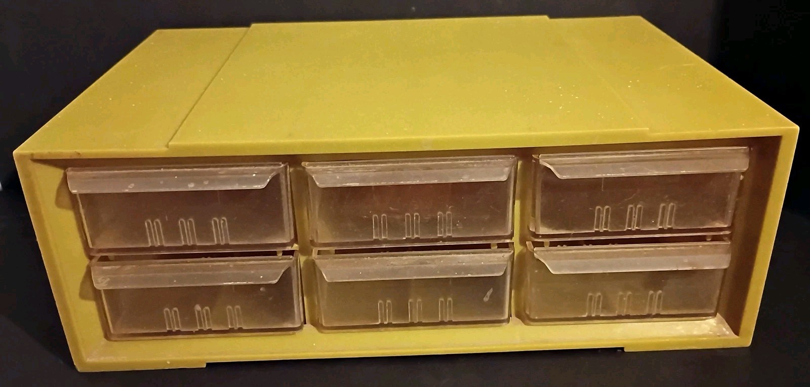 Vintage AKRO-MILS Plastic 9 7/8