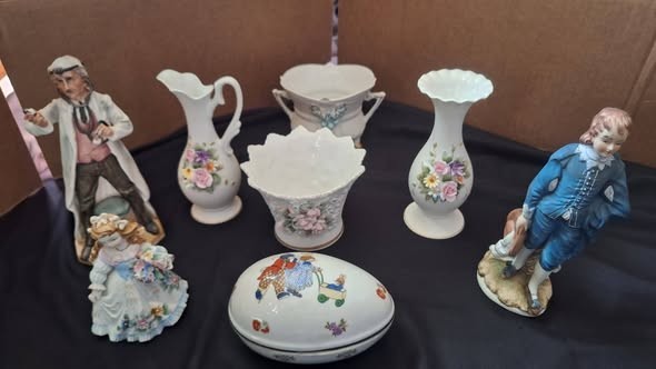 VINTAGE PORCELAIN LEFTON FIGURINE COLLECTION AND DECOR (LOT OF 8) VINTAGE PORCELAIN LEFTON FIGURINE COLLECTION AND DECOR (LOT OF 8)