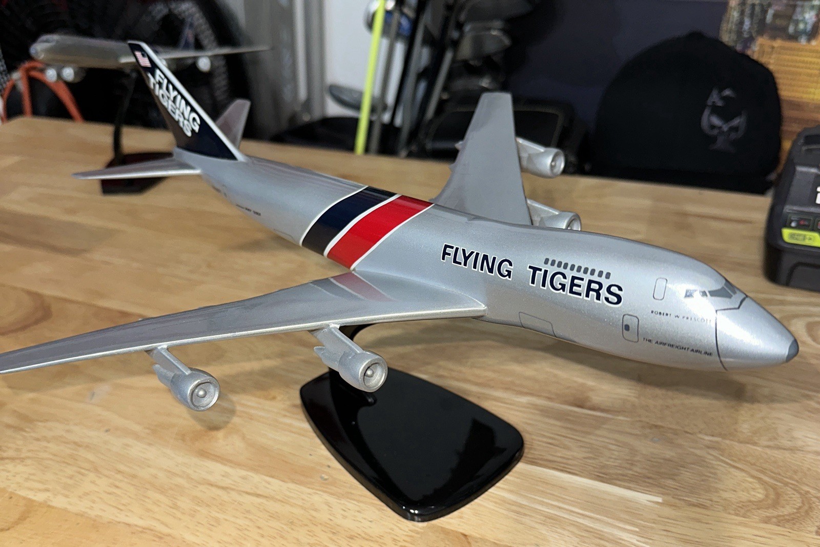 Vintage 1970’s Boeing 747 200F N806FT FLYING TIGERS Desktop Airplane Model 1:200 Vintage 1970’s Boeing 747 200F N806FT FLYING TIGERS Desktop Airplane Model 1:200