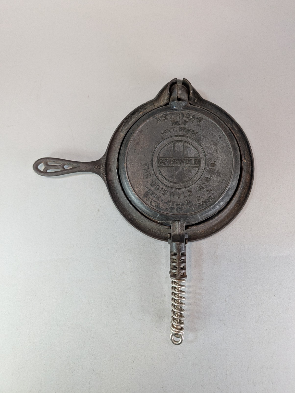 Vintage 1922 Griswold Waffle Iron No 8 Cast Iron Antique *READ* Vintage 1922 Griswold Waffle Iron No 8 Cast Iron Antique *READ*
