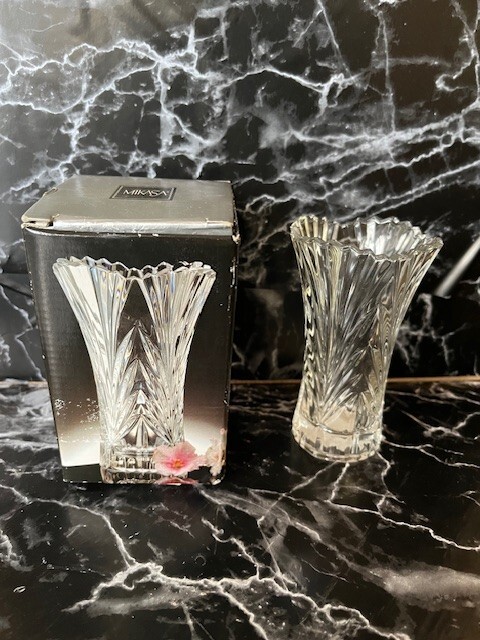 NIB 5\'\' MIKASA ACCENT BUD VASE  STK  112