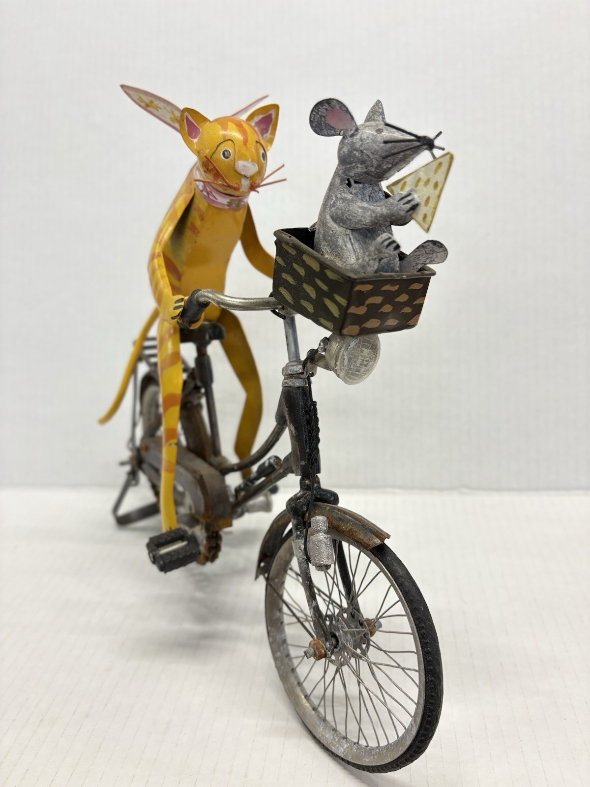Vintage Metal Cat Riding Bicycle Folk Art Sculpture – Working Bicycle Vintage Metal Cat Riding Bicycle Folk Art Sculpture – Working Bicycle