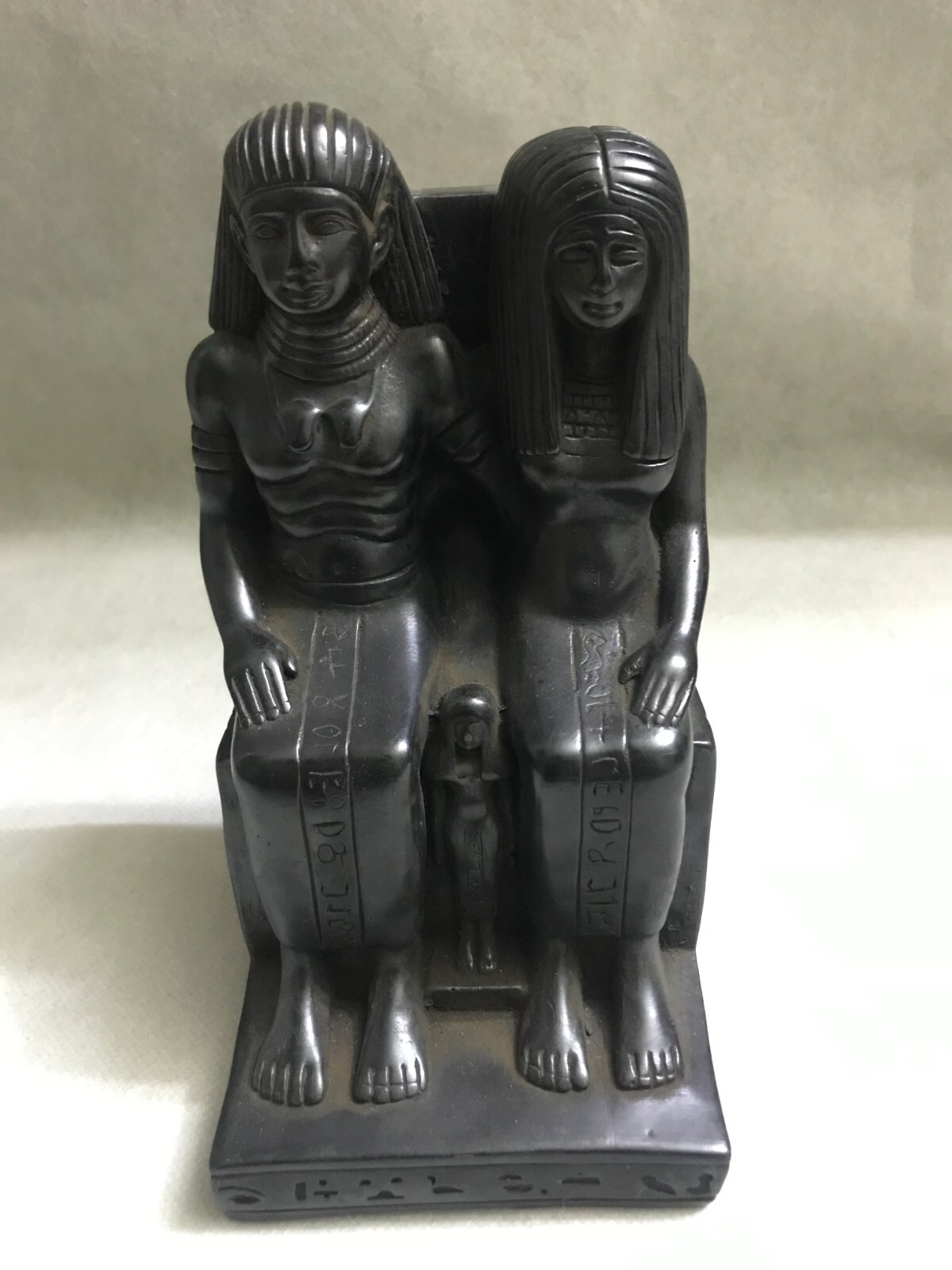 A unique statue combining Horus, Isis and Osiris, 16 cm high
