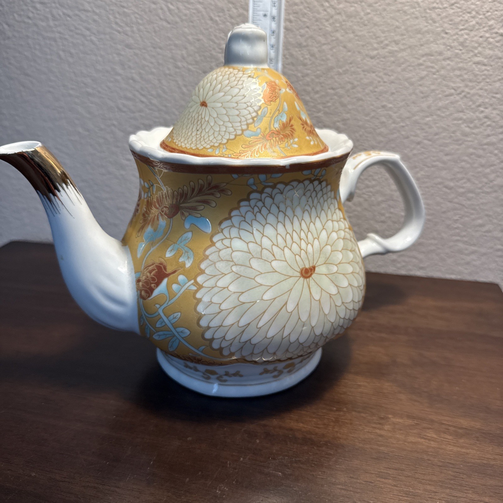Vtg Kutani Yaki Tea Porcelain Tea Pot From Japan w/ Painted Floral Design Vtg Kutani Yaki Tea Porcelain Tea Pot From Japan w/ Painted Floral Design