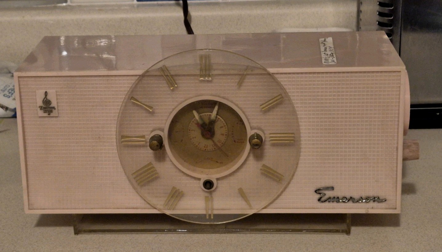 Sundial Tiffany Pink 1955 Emerson 826-B Tube AM Clock Radio Working, Read. Sundial Tiffany Pink 1955 Emerson 826-B Tube AM Clock Radio Working, Read.
