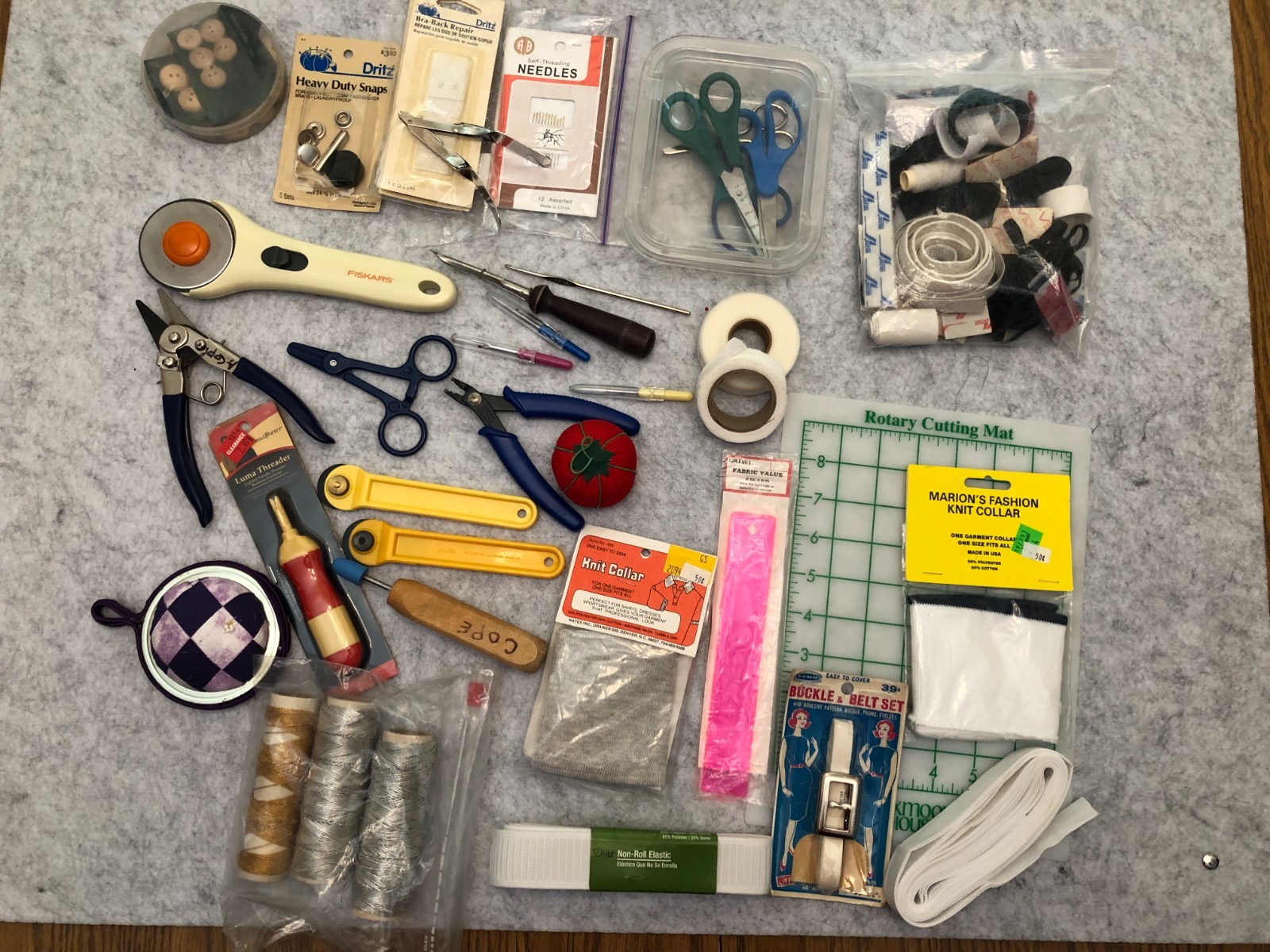 Vtg Sewing Quilting Craft Lot Olfa Rotary Cutter Fons Porter Dritz Lara's Crafts
