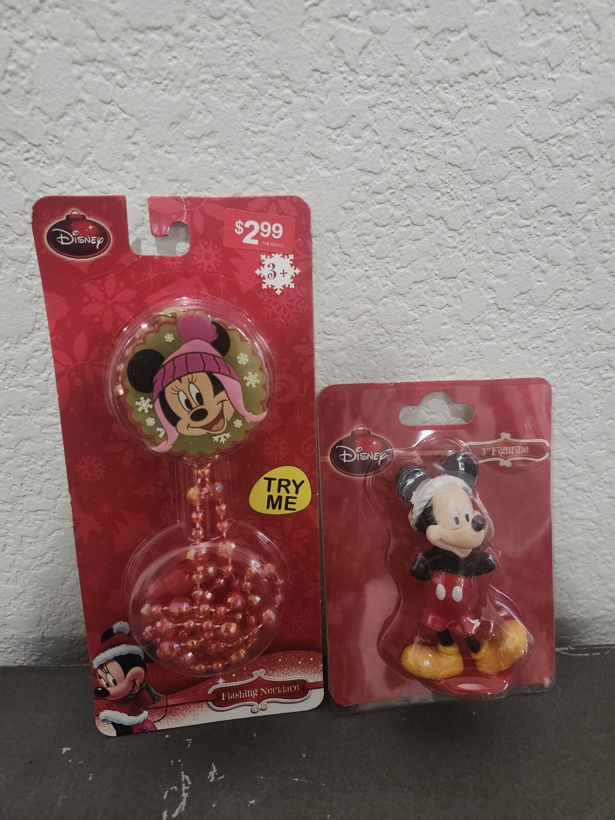 Vintage Y2K Disney Christmas Mickey Mouse Figurine And Necklace Set