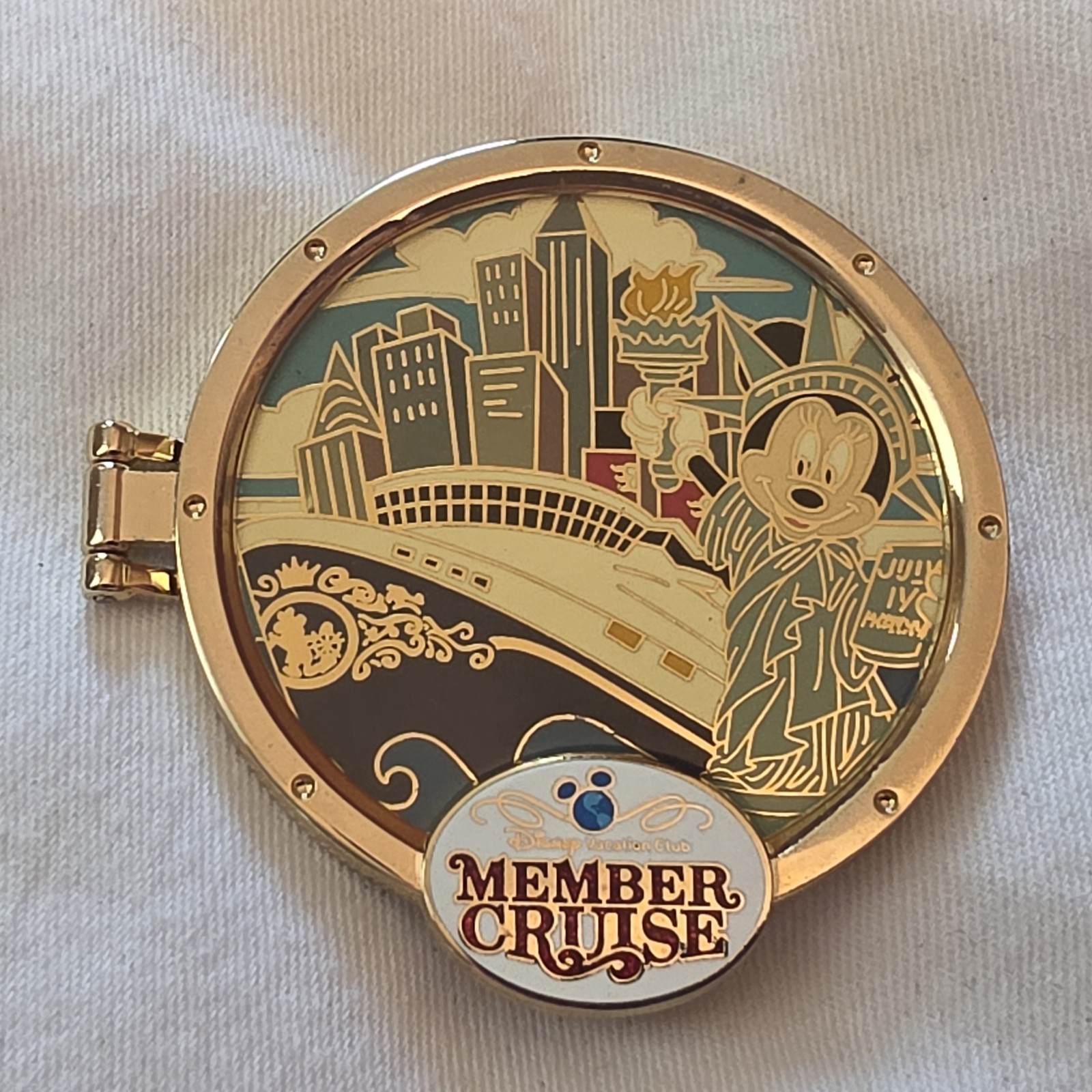 Disney Pin 2016 DVC Member Cruise Mickey Statue Liberty NYC Hinged Locket LR