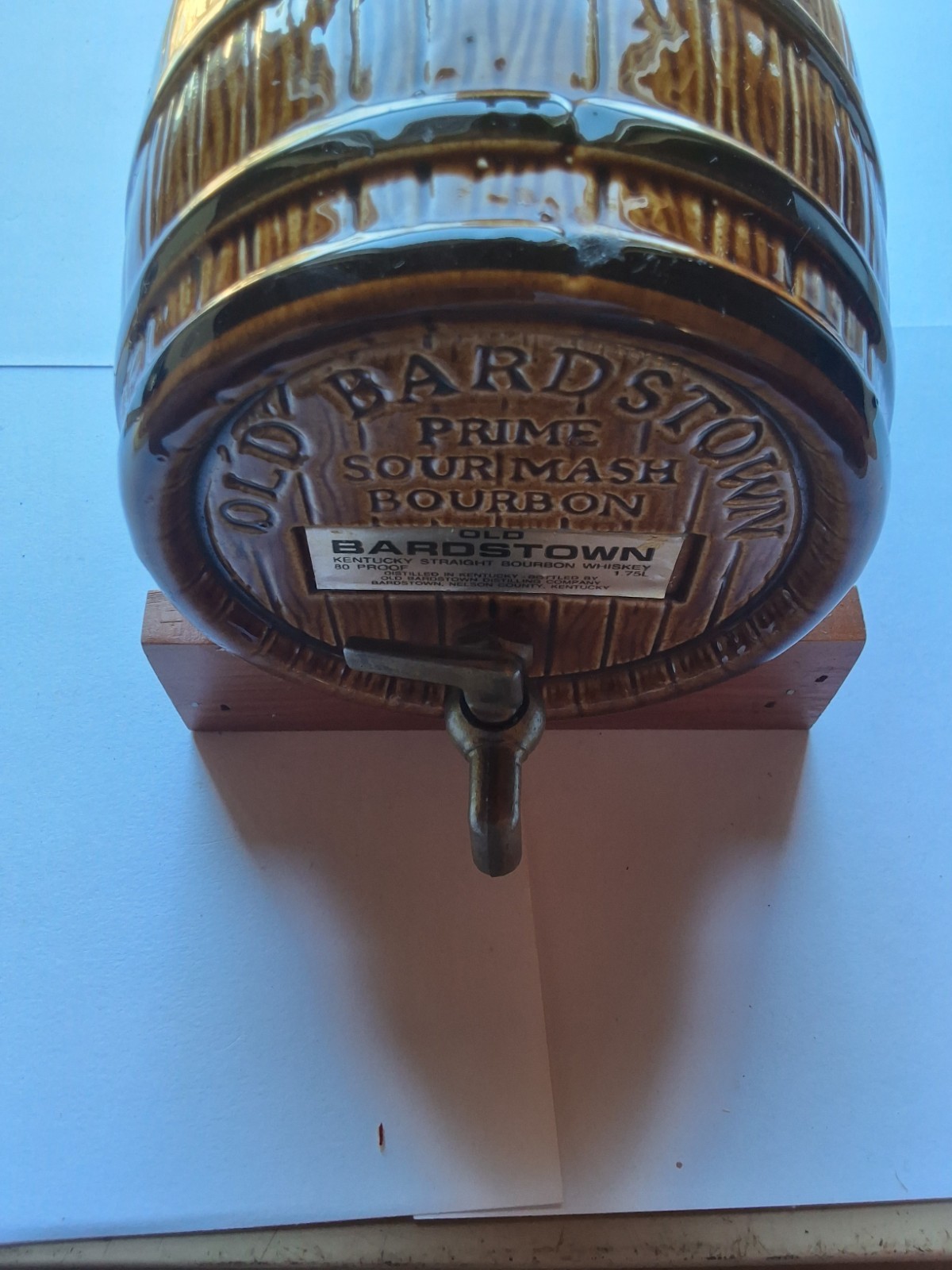 Old Bardstown Barrel Decanter with Spigot Vintage Cedar Stand Old Bardstown Barrel Decanter with Spigot Vintage Cedar Stand