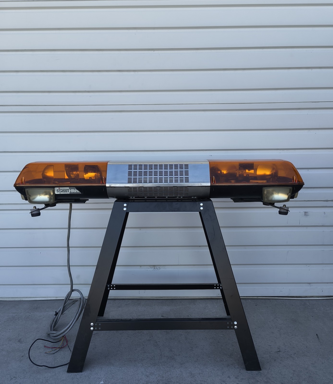 Federal Signal StreetHawk Amber Light Bar 52” – Tested & Working – Vintage Federal Signal StreetHawk Amber Light Bar 52” – Tested & Working – Vintage