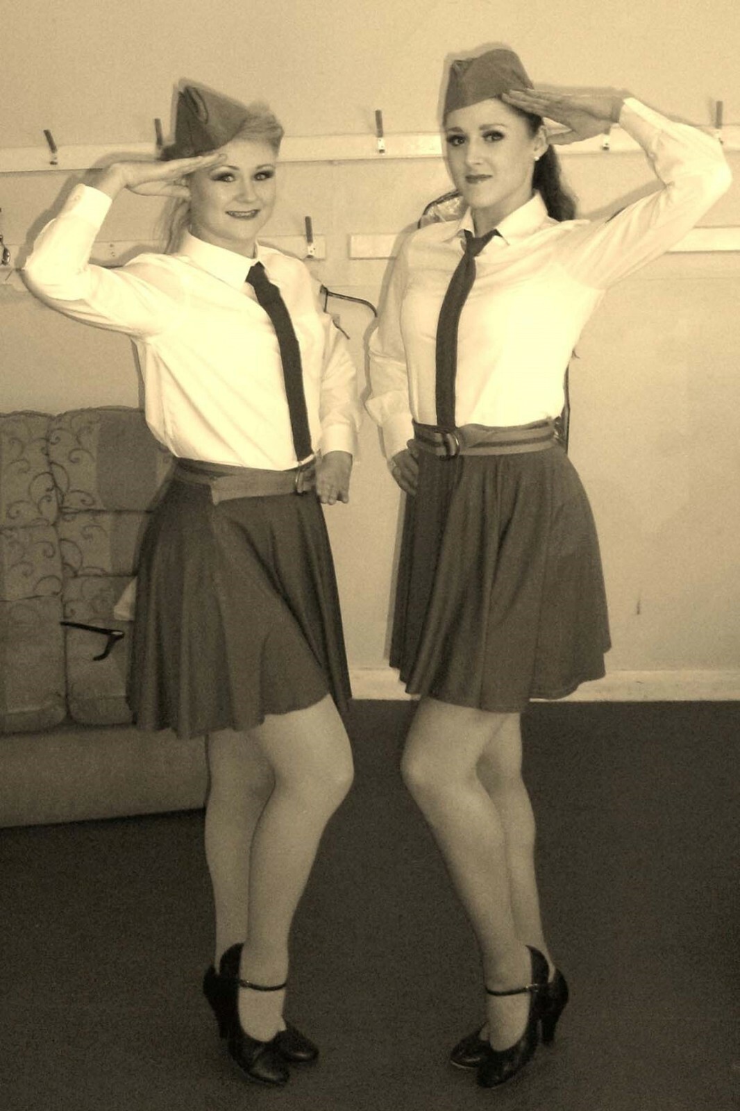 Forces sweethearts vintage Girl Dancers 1940s war WW2 Photo Glossy 4*6 in X009