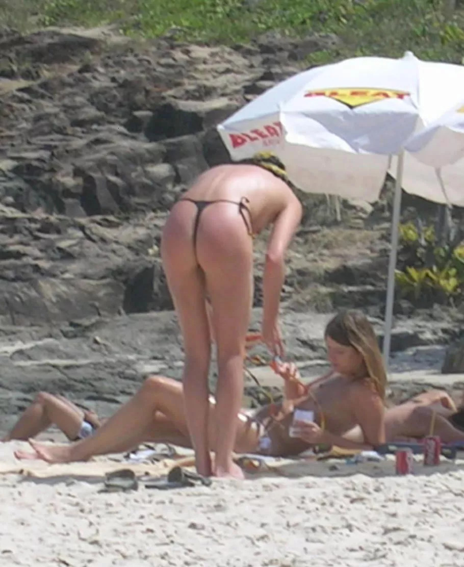 Charlize Theron Inclined Showing Buttocks 4x6 Photo Print