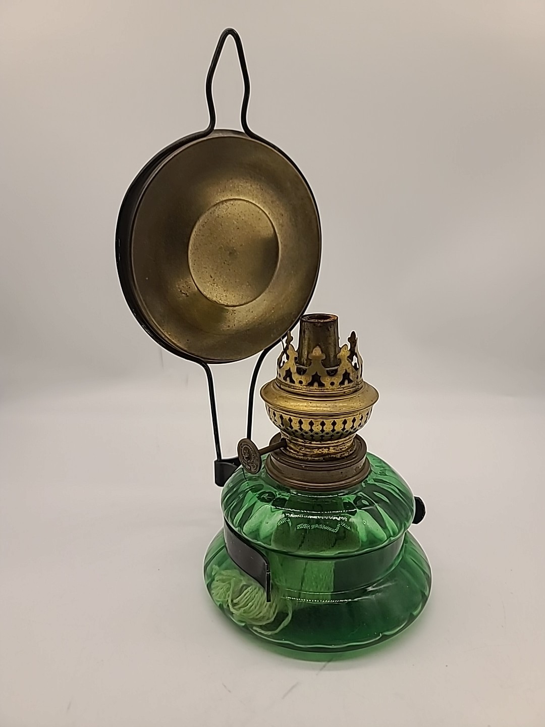 Kosmos Brenner Emerald Green Glass Oil Lamp with brass reflector , Kerosene... Kosmos Brenner Emerald Green Glass Oil Lamp with brass reflector , Kerosene...
