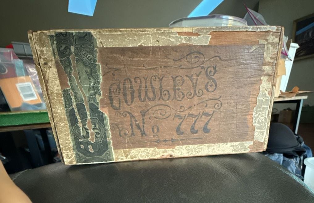 Antique  carl upmann Cowley\'s No. 777 Wooden Cigar Box with Lithograph Lid Art