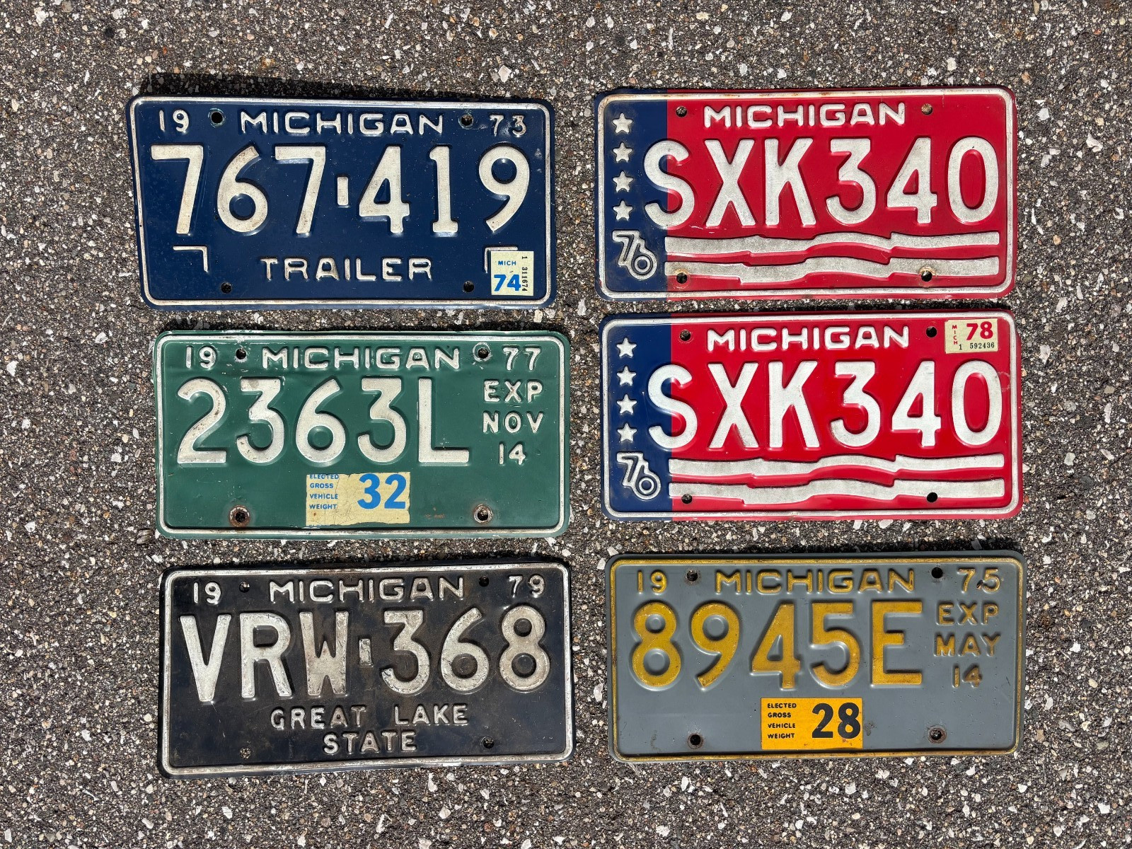 LOT SET VINTAGE OLD COLLECTABLE MICHIGAN BICENTENNIAL LICENSE PLATES Trailer