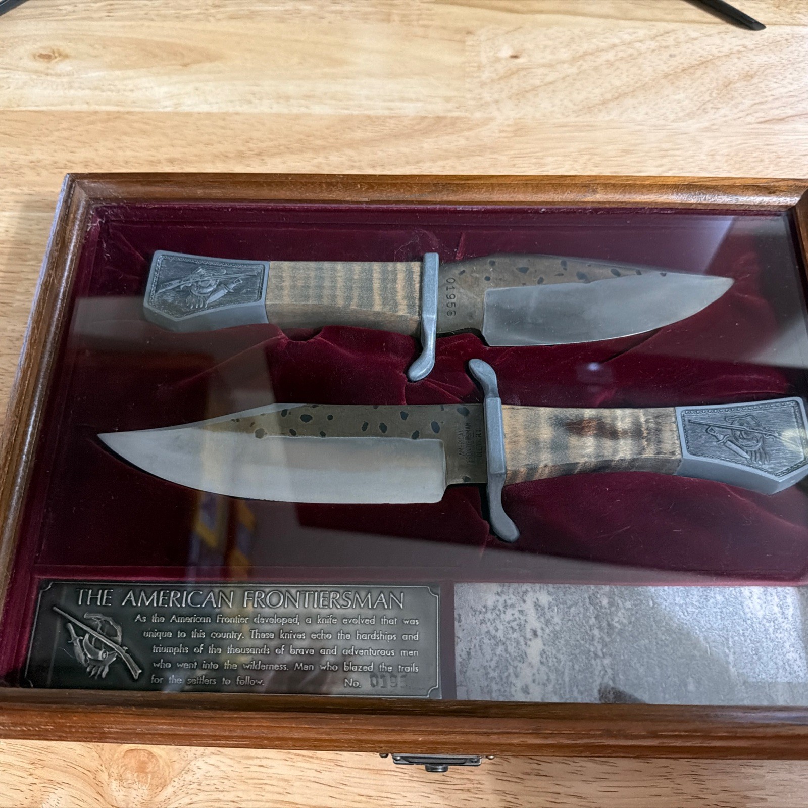 Vintage American Frontiersman 2 Knife Display Set Olean NY #0649S Case Stone