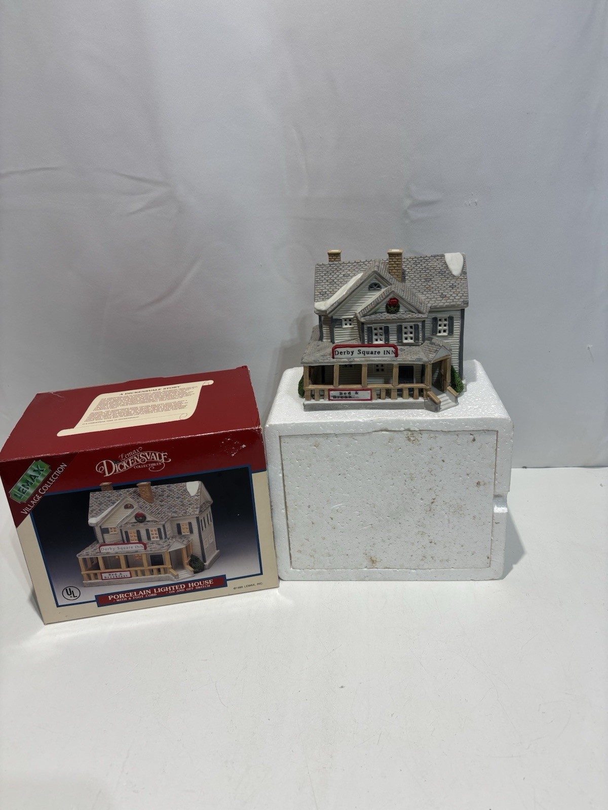 VTG 1995 LEMAX Dickensvale Derby Square Inn #55176 Christmas Village No Light VTG 1995 LEMAX Dickensvale Derby Square Inn #55176 Christmas Village No Light