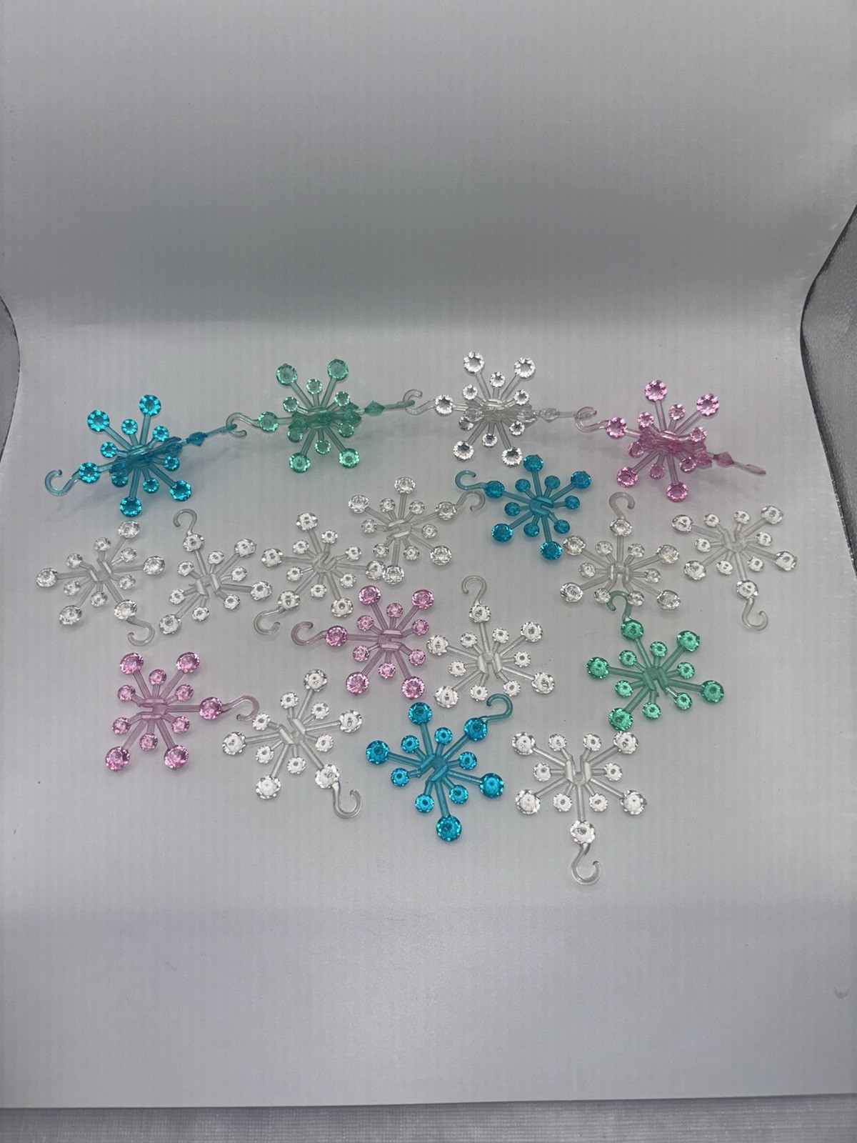 Lot Of 16 Vintage Atomic Snowflake Plastic Linking Christmas Ornaments (8 Pairs)