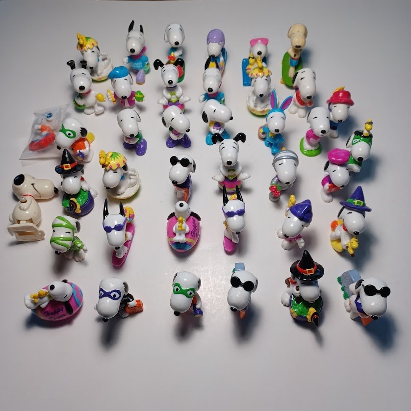Lot - 40 Vintage Snoopy Peanuts PVC Figures - Sports Valentines Easter Halloween Lot - 40 Vintage Snoopy Peanuts PVC Figures - Sports Valentines Easter Halloween