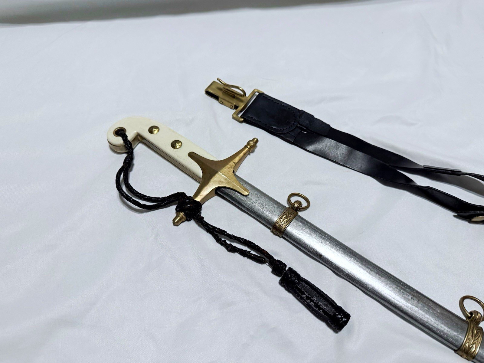 USMC Marines Mameluke Officers Saber W/ Belt Attachment - Officer James E Hayes USMC Marines Mameluke Officers Saber W/ Belt Attachment - Officer James E Hayes