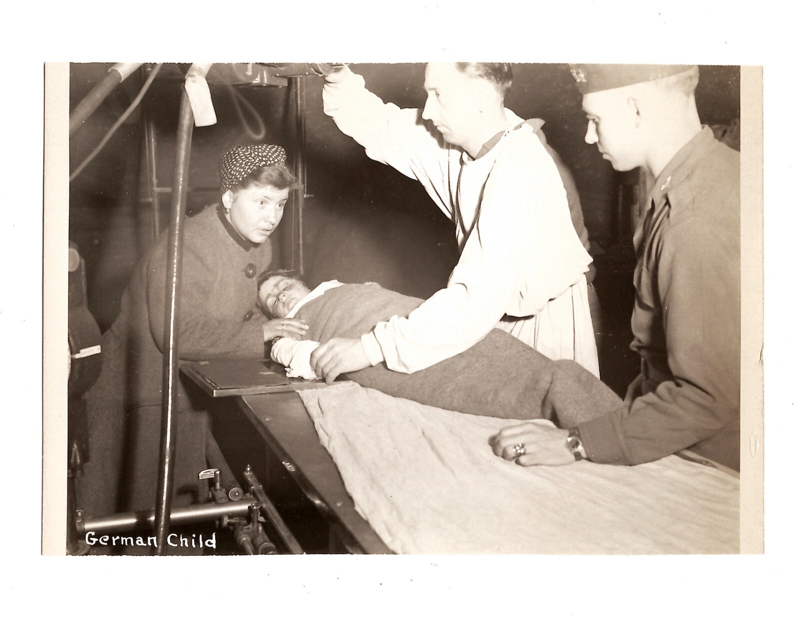 WWII WW2 Original Photo Military Field Hospital Treats German Child 1940\'s *READ WWII WW2 Original Photo Military Field Hospital Treats German Child 1940\'s *READ