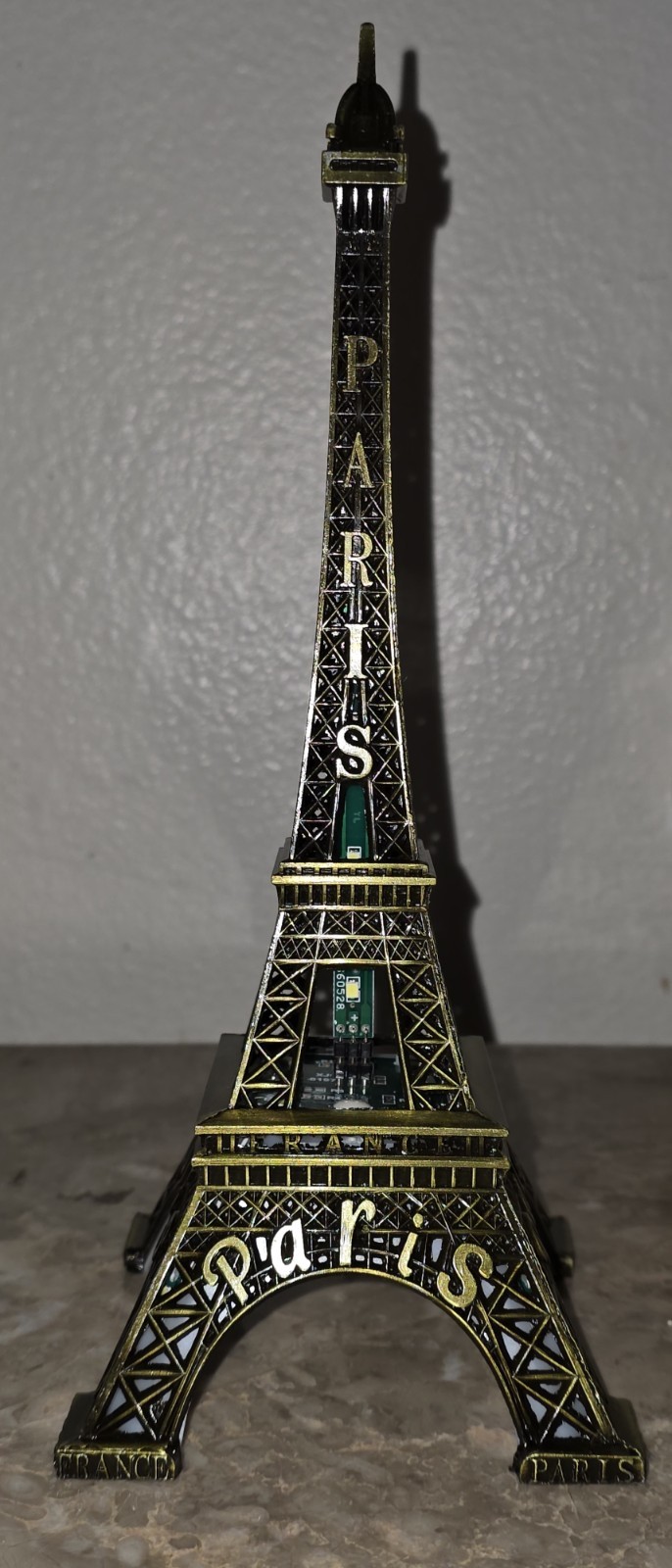 COPPER EIFFEL TOWER SPARKLES LIGHTS UP SOUVENIR GIFT PARIS FRANCE COPPER EIFFEL TOWER SPARKLES LIGHTS UP SOUVENIR GIFT PARIS FRANCE