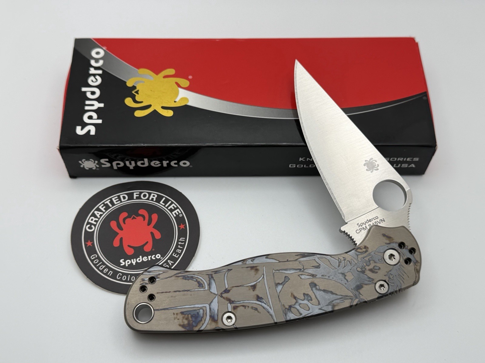 Spyderco Paramilitary 2 Folding Knife, Rare Titanium Custom Engraved Scales Spyderco Paramilitary 2 Folding Knife, Rare Titanium Custom Engraved Scales