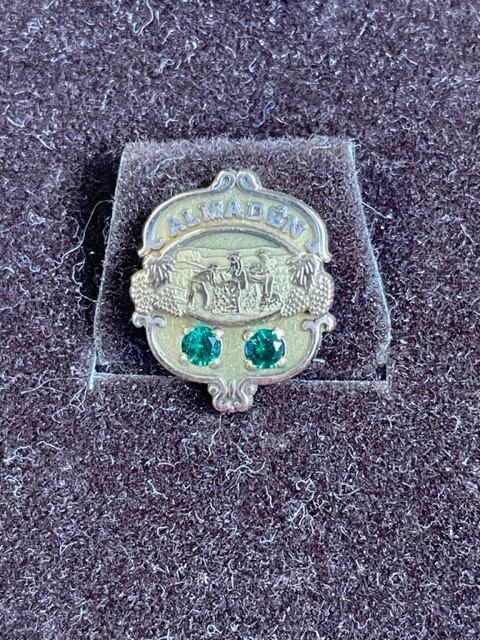 Vintage Almaden Vineyards California Emerald Stones 1/5 10K GF Pin Grapes Vintage Almaden Vineyards California Emerald Stones 1/5 10K GF Pin Grapes