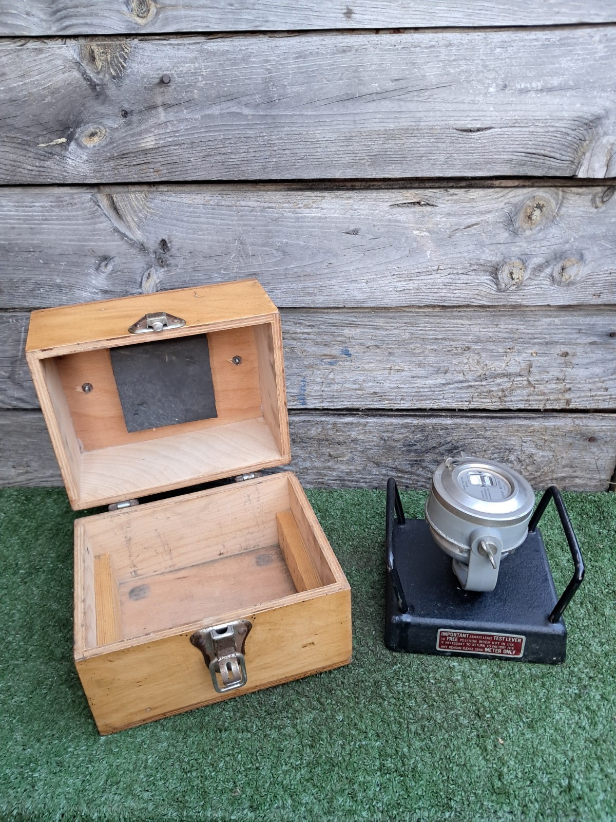 Vintage Boxed Tapley Brake Testing Meter With Floor Mounting Iron Block (#151) Vintage Boxed Tapley Brake Testing Meter With Floor Mounting Iron Block (#151)