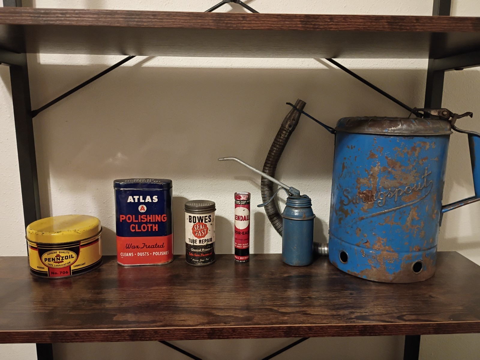 Vintage motor oil can lot