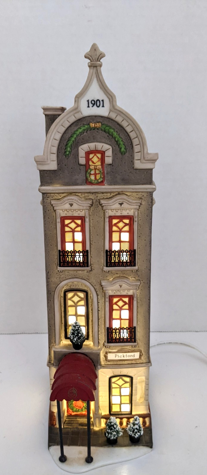 VTG Department 56, Christmas In The City, PICKFORD PLACE #58877 Retired VTG Department 56, Christmas In The City, PICKFORD PLACE #58877 Retired