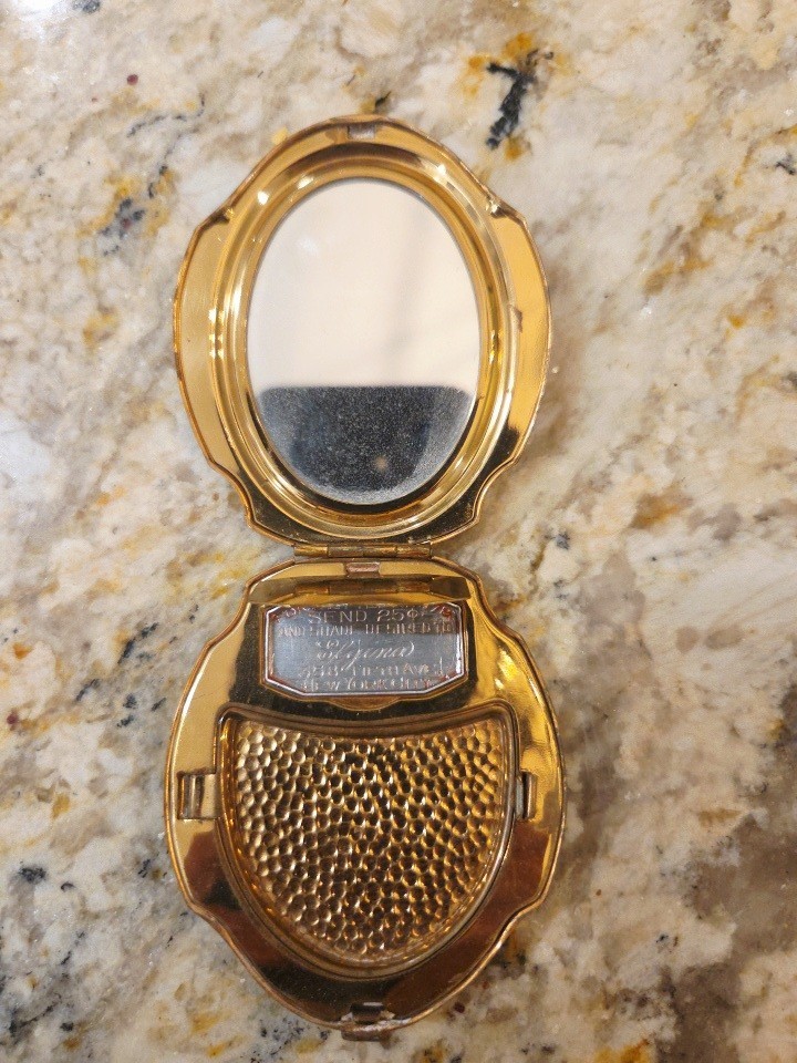 Vintage ELGIN American Elgina Red Guilloche Enamel Art Deco Makeup Compact Case Vintage ELGIN American Elgina Red Guilloche Enamel Art Deco Makeup Compact Case