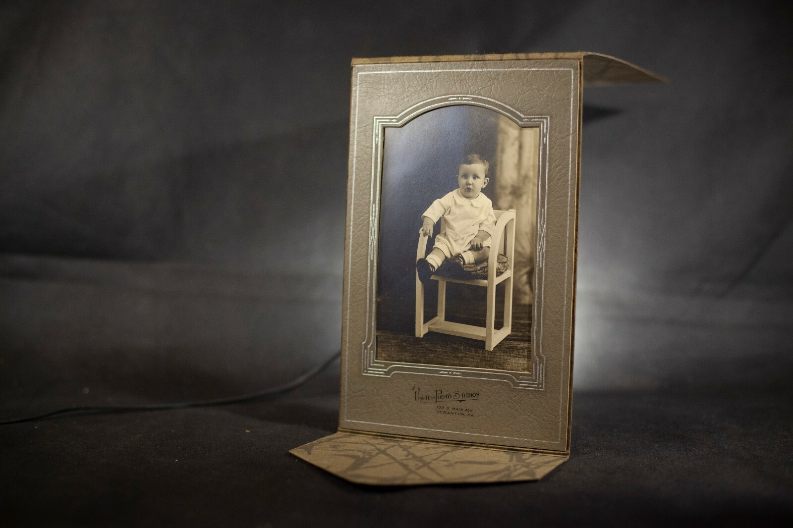 Wonderful Cabinet Card Photo Young Boy, Toddler Art Deco Card, Scranton PA Wonderful Cabinet Card Photo Young Boy, Toddler Art Deco Card, Scranton PA
