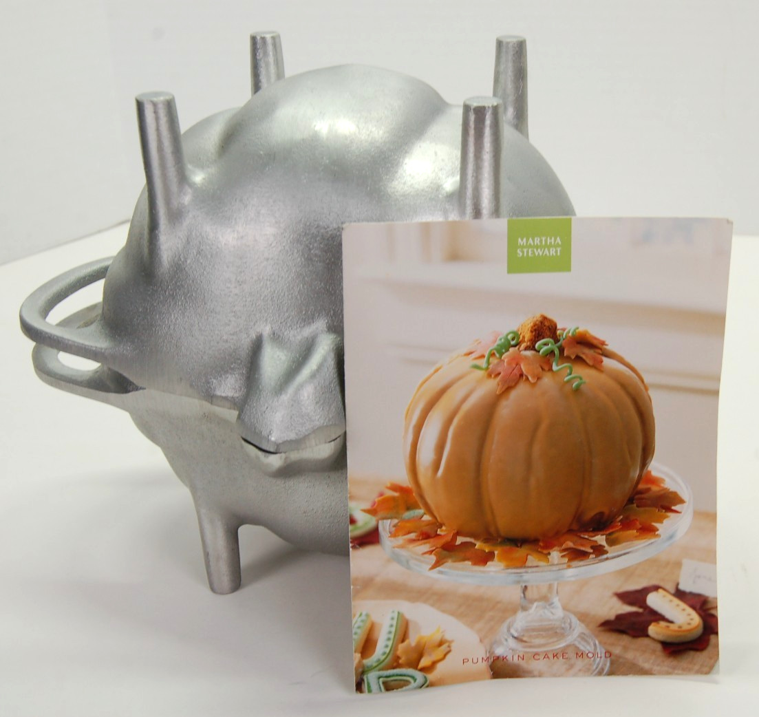 Martha Stewart 3D Pumpkin Cake Pan Mold Footed Cast Aluminum Halloween Baking