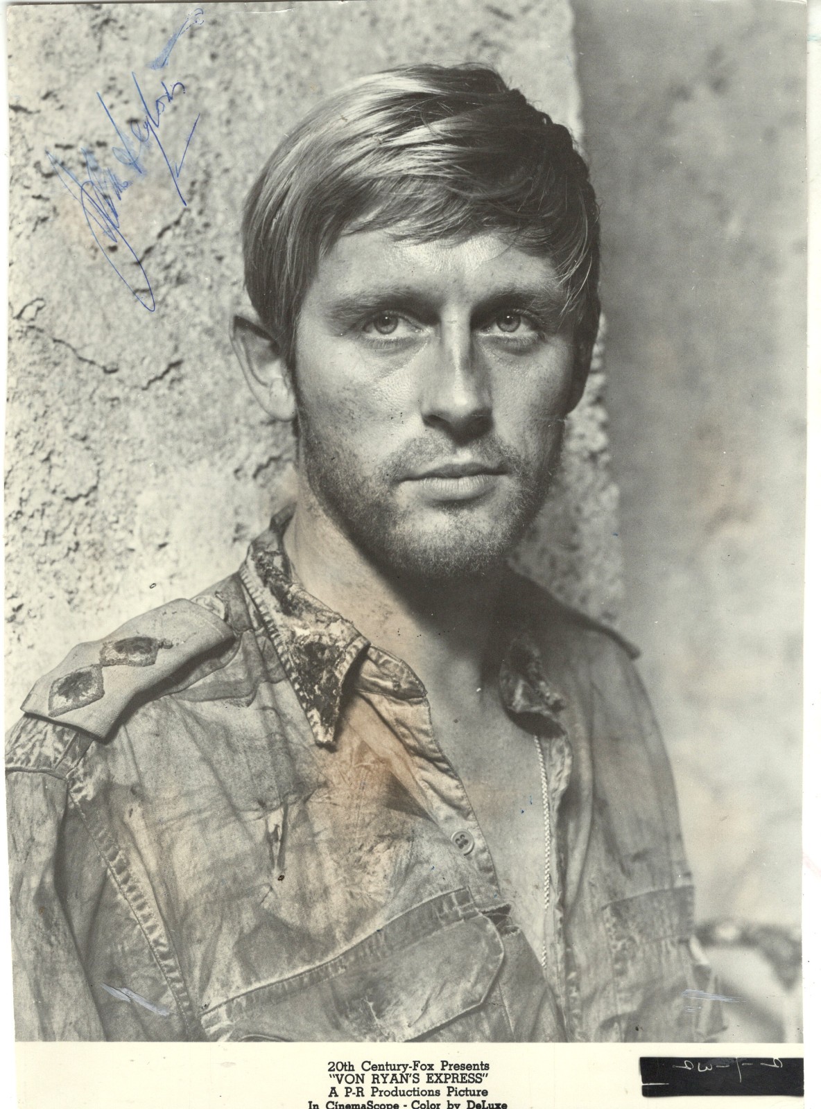 ENGLISH RETIRED ACTOR & SINGER JOHN LEYTON, SIGNED VINTAGE PHOTO. ENGLISH RETIRED ACTOR & SINGER JOHN LEYTON, SIGNED VINTAGE PHOTO.
