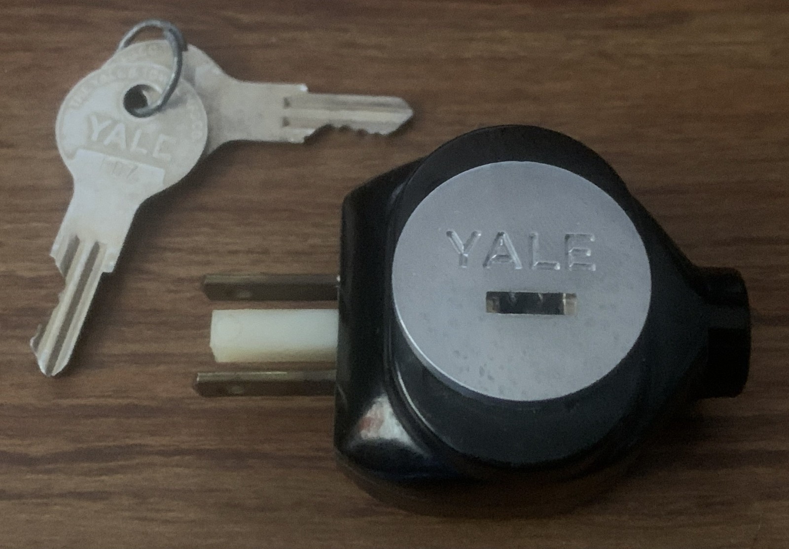RARE Vintage Mid-Century Yale Plug Lock.