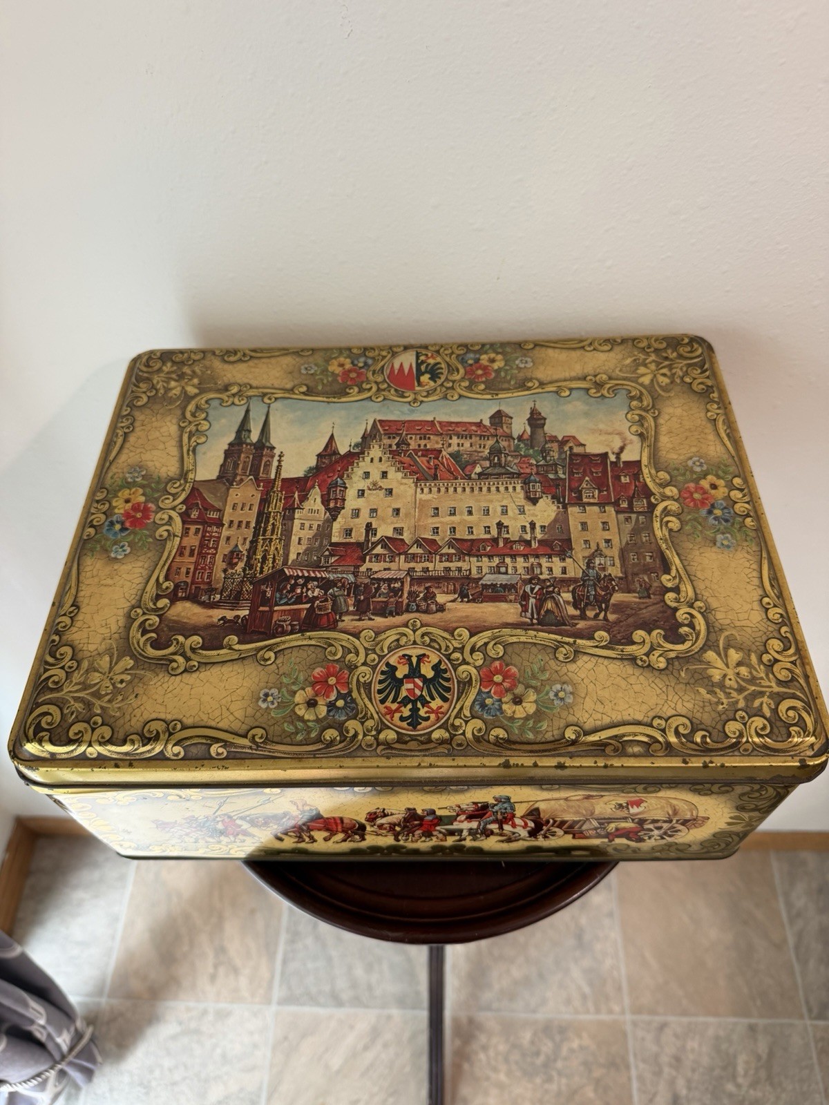 Vintage German E. Otto Schmidt Nürnberg Lebkuchen Gingerbread Tin Chest Medieval Vintage German E. Otto Schmidt Nürnberg Lebkuchen Gingerbread Tin Chest Medieval