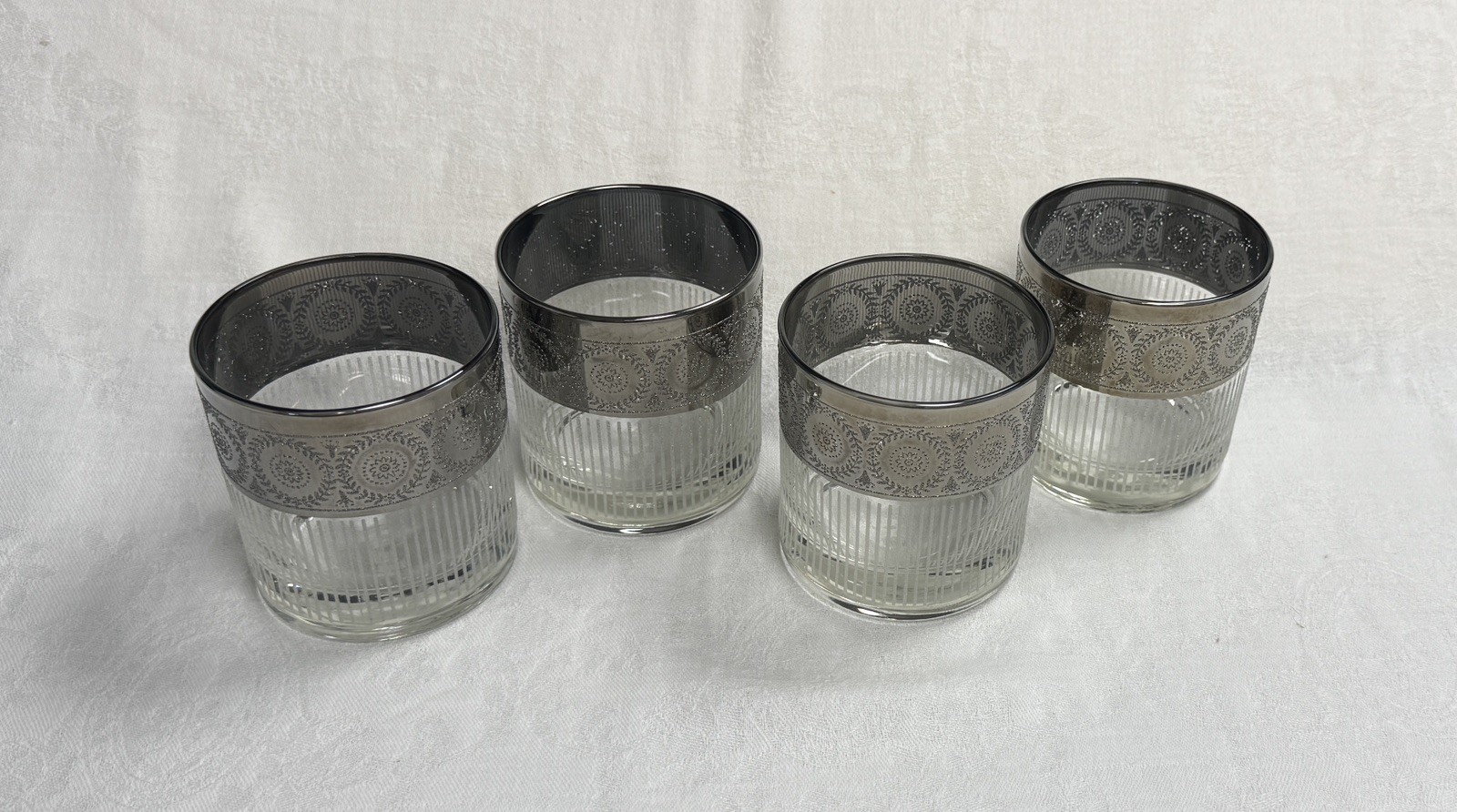 Vintage Set of 4 Culver CUV86 Barware Rocks/Lowball Glasses Silver Band Vintage Set of 4 Culver CUV86 Barware Rocks/Lowball Glasses Silver Band