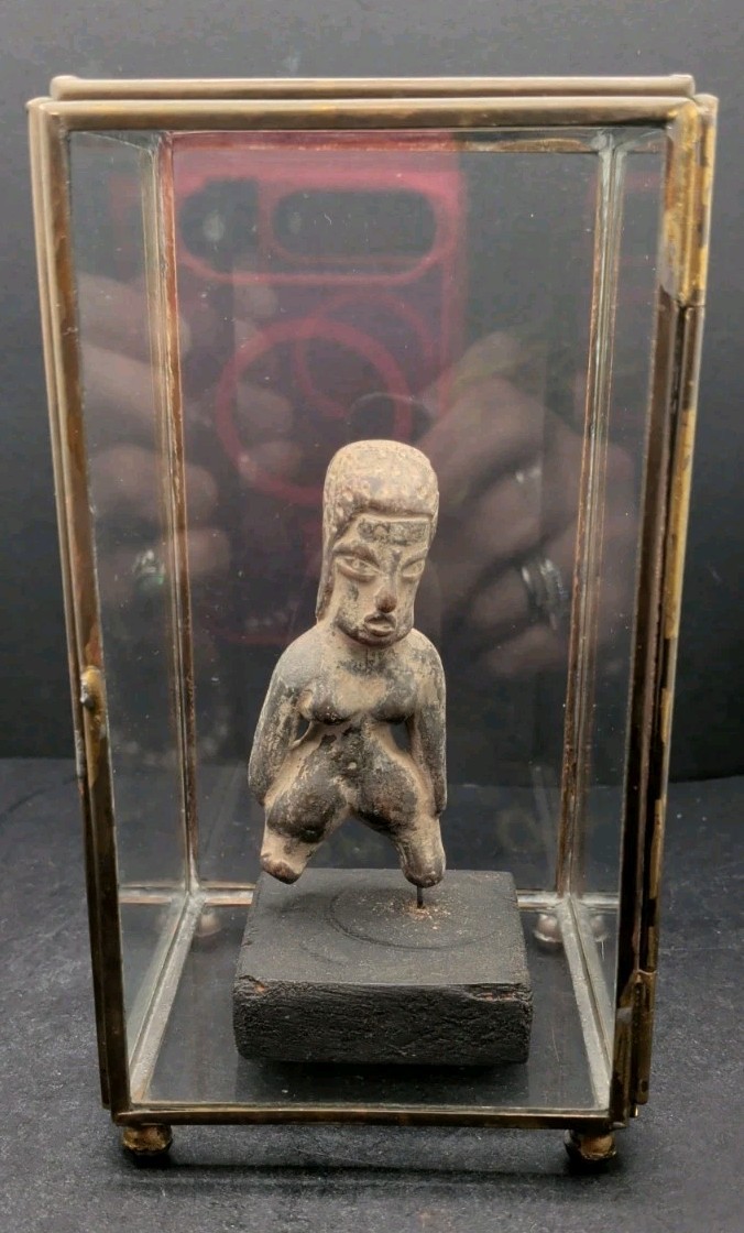 Vintage Pre-Columbian Style Terracotta Female Figurine / Tlatilco Peg Legs Case